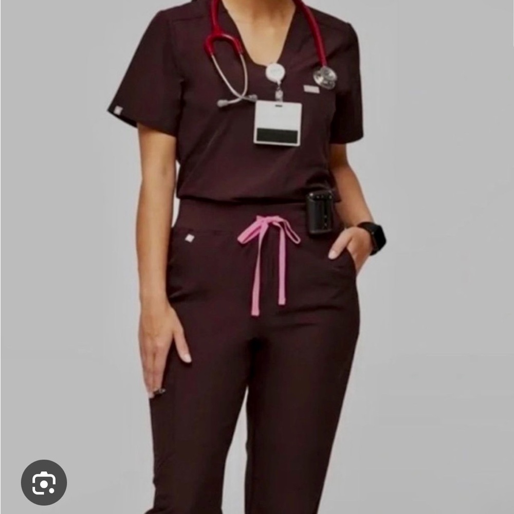 Figs “dark fig” color Scrub set. Caterina top and jogger bottoms. XS set
